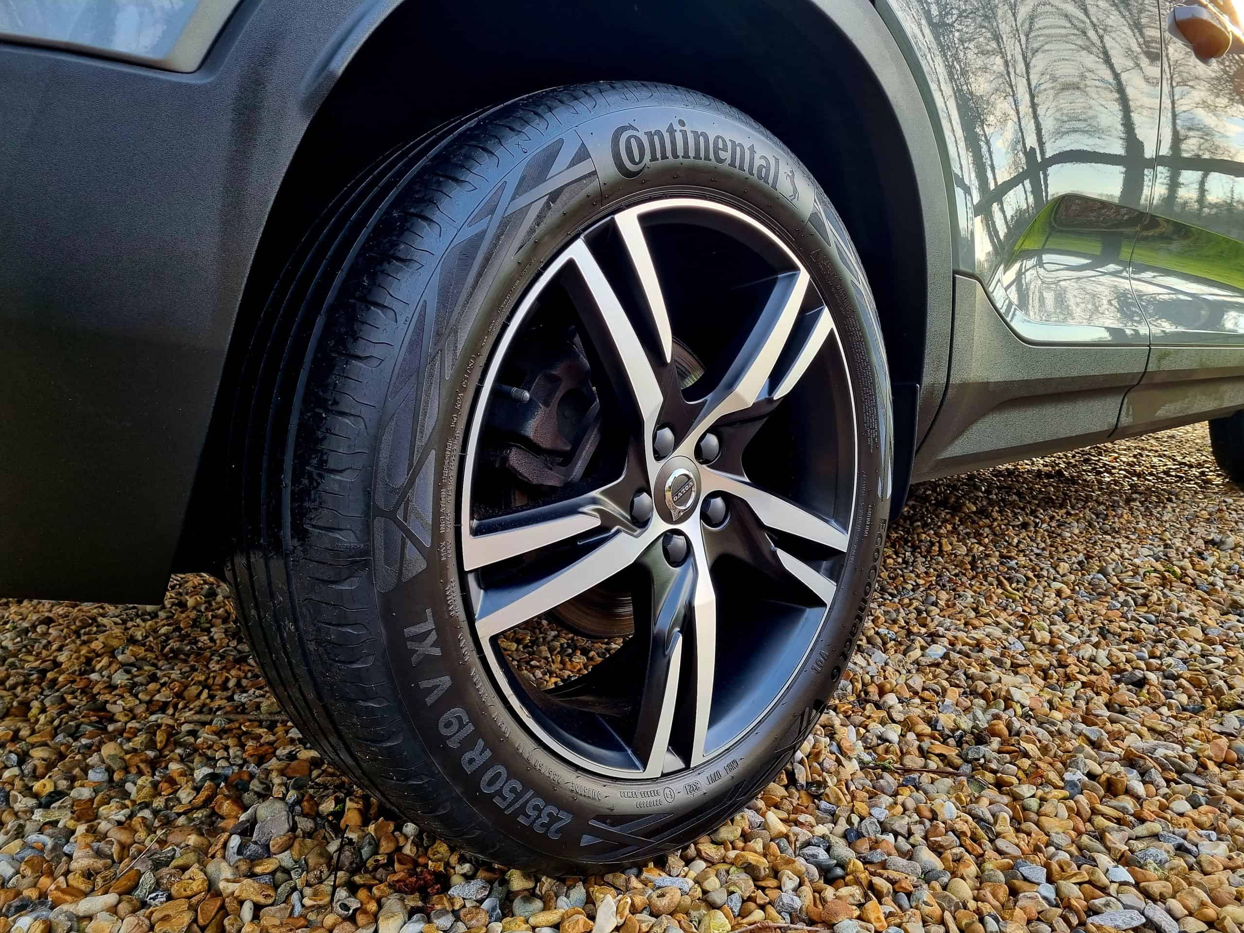 Volvo XC40 door shut and trim maintained in excellent condition