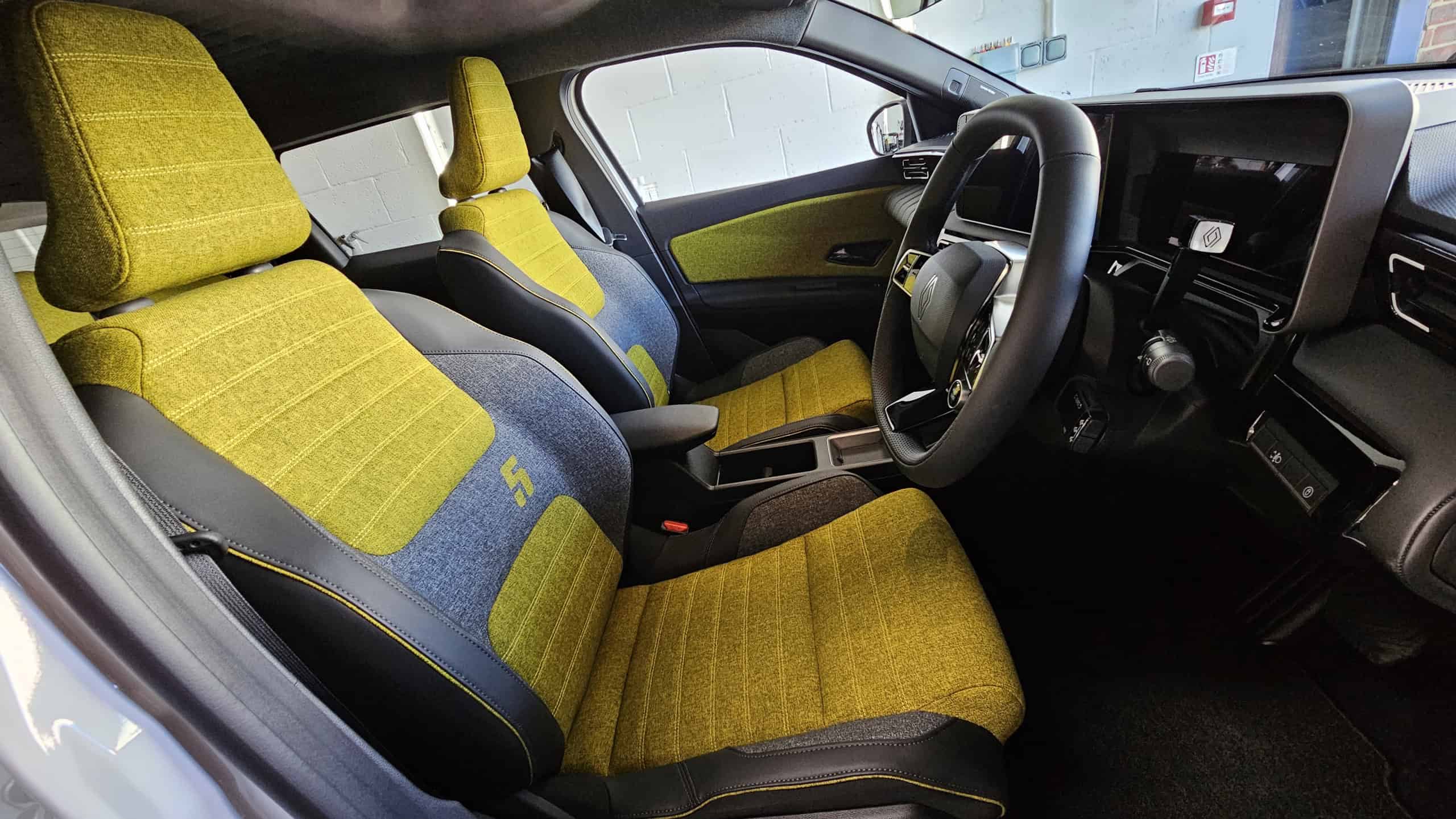 Renault 5 drivers position, all interior surfaces protected